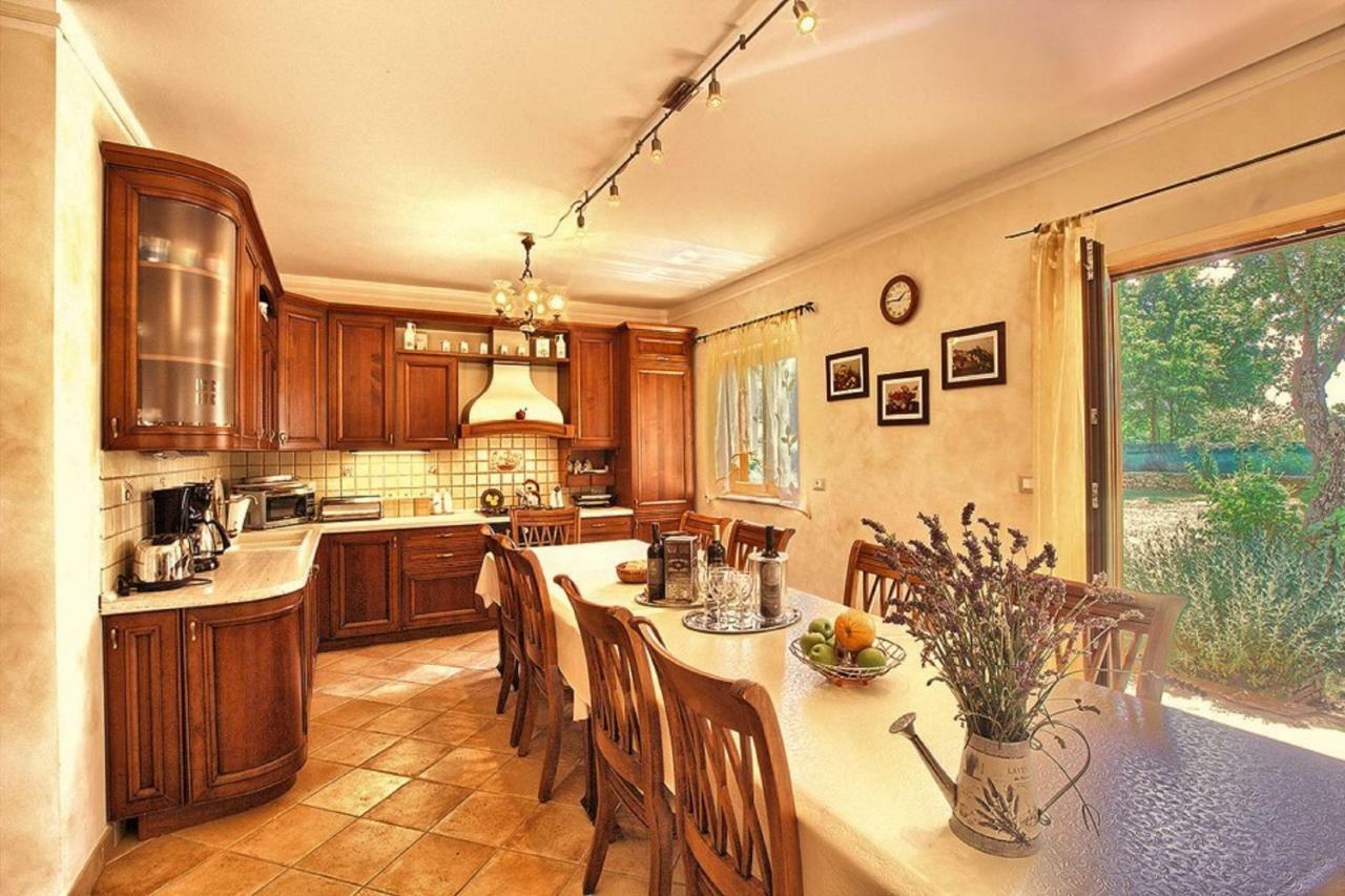 Holiday Home Sarita Sisan Exterior photo