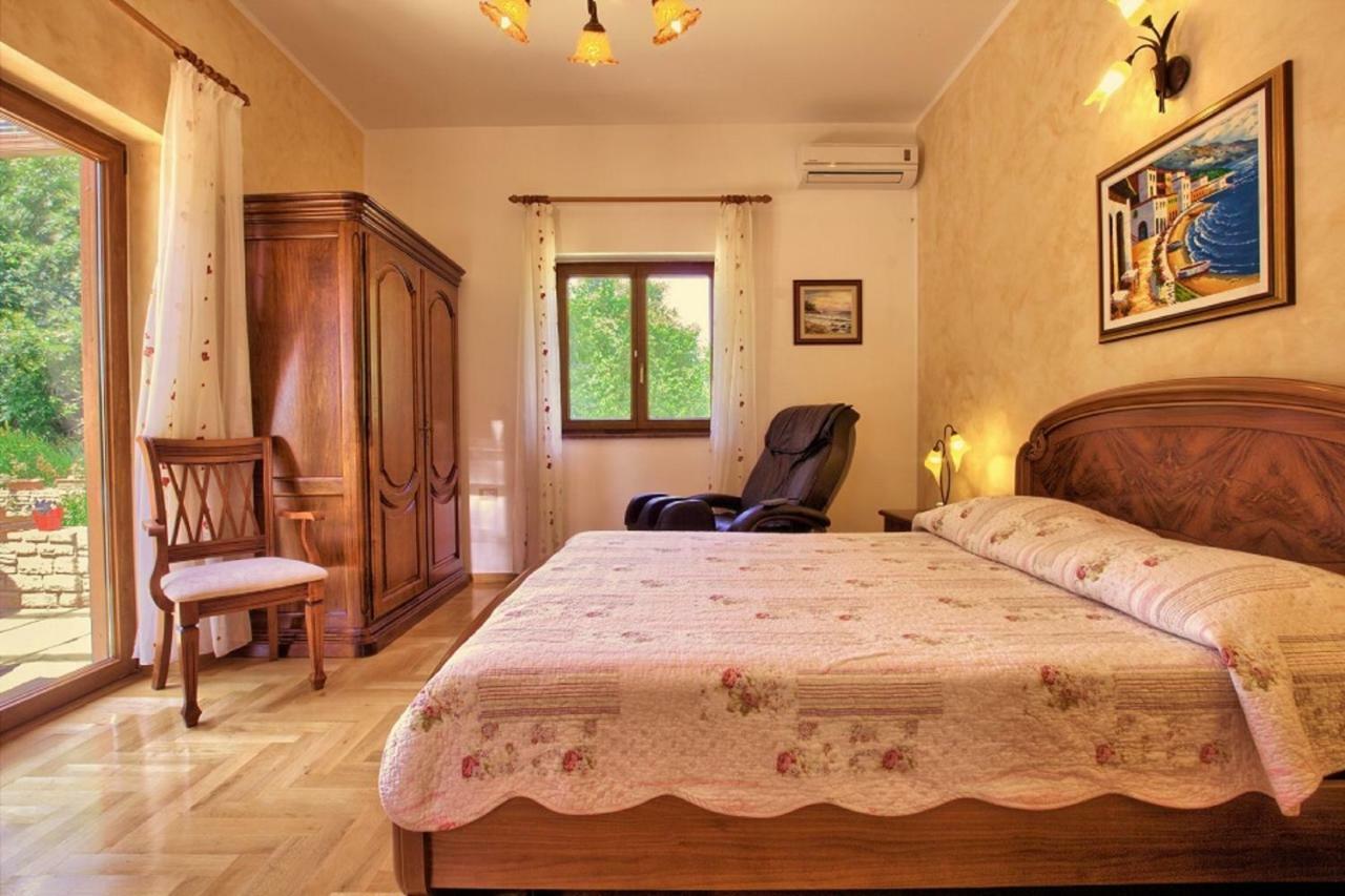 Holiday Home Sarita Sisan Exterior photo
