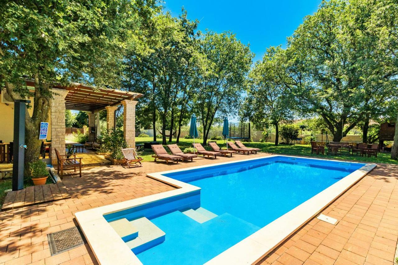 Holiday Home Sarita Sisan Exterior photo