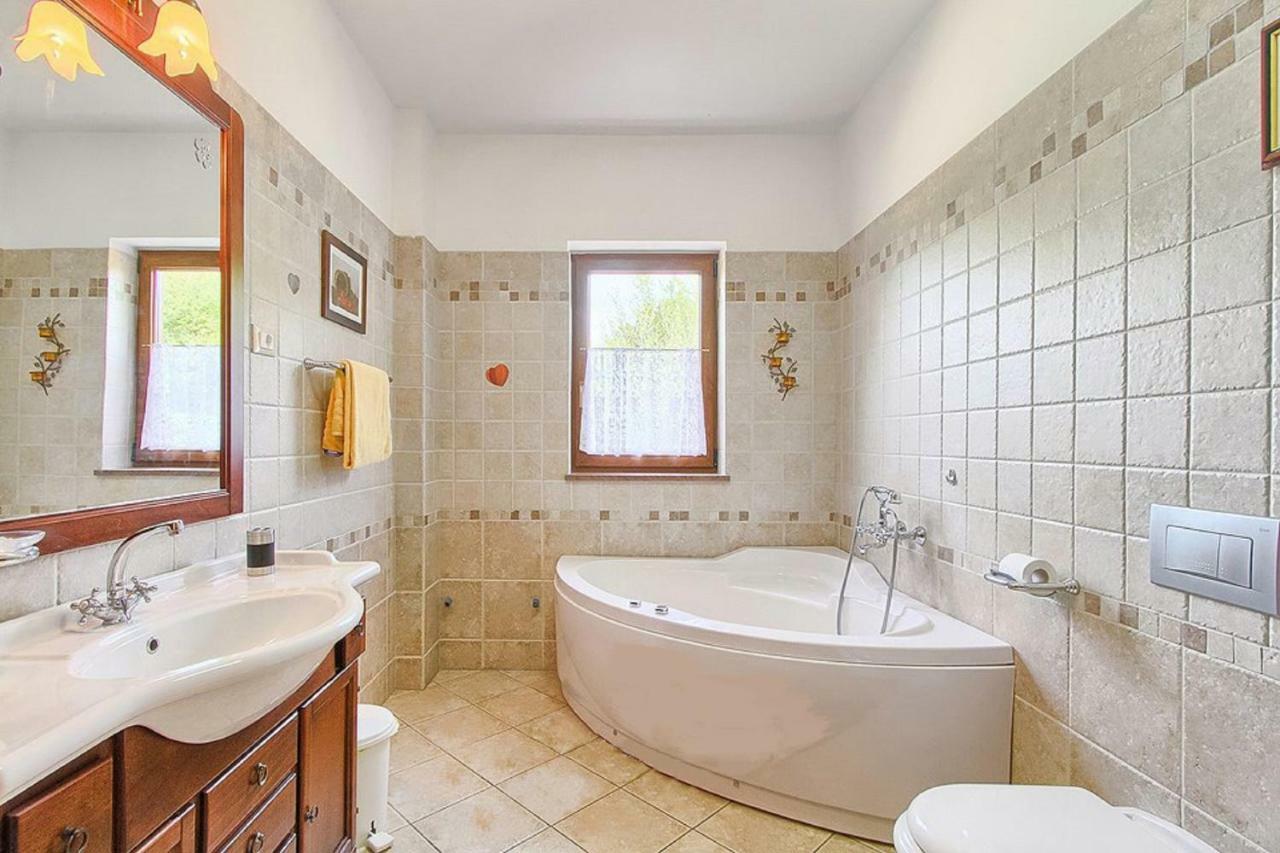 Holiday Home Sarita Sisan Exterior photo