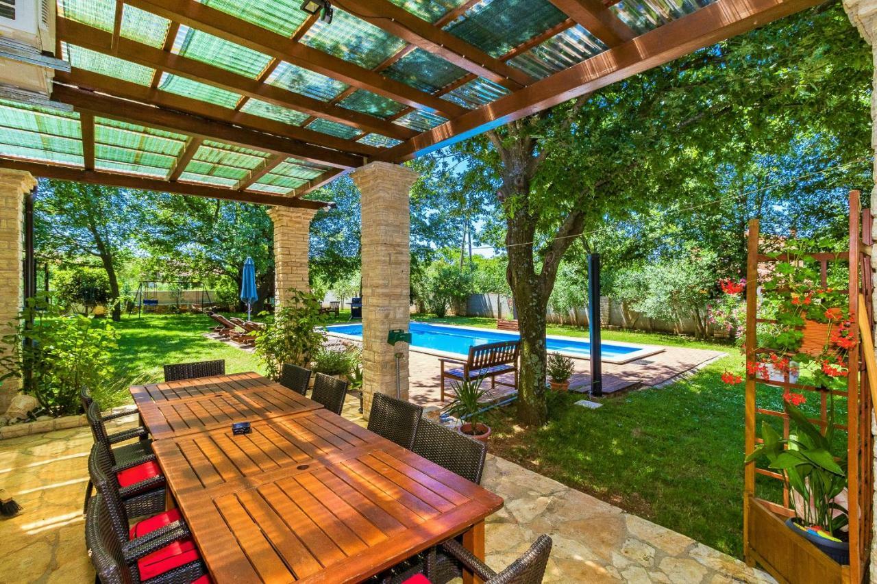 Holiday Home Sarita Sisan Exterior photo