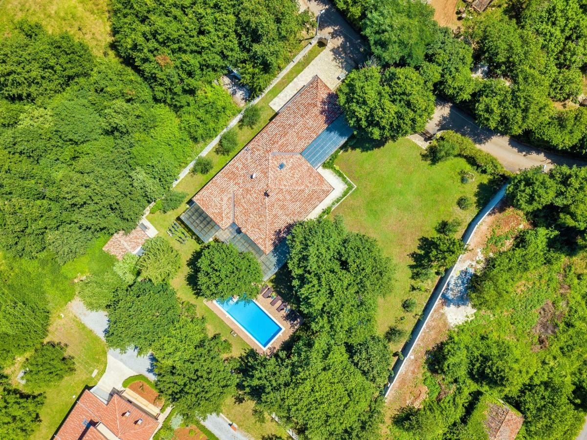 Holiday Home Sarita Sisan Exterior photo