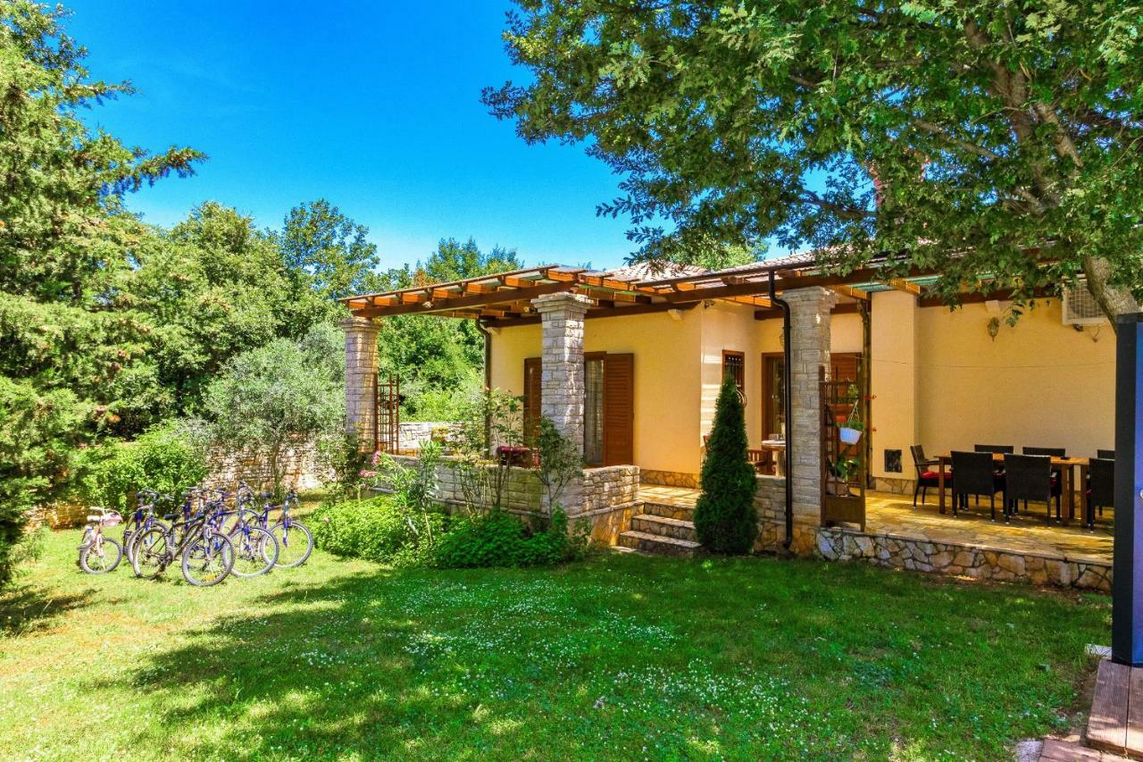 Holiday Home Sarita Sisan Exterior photo