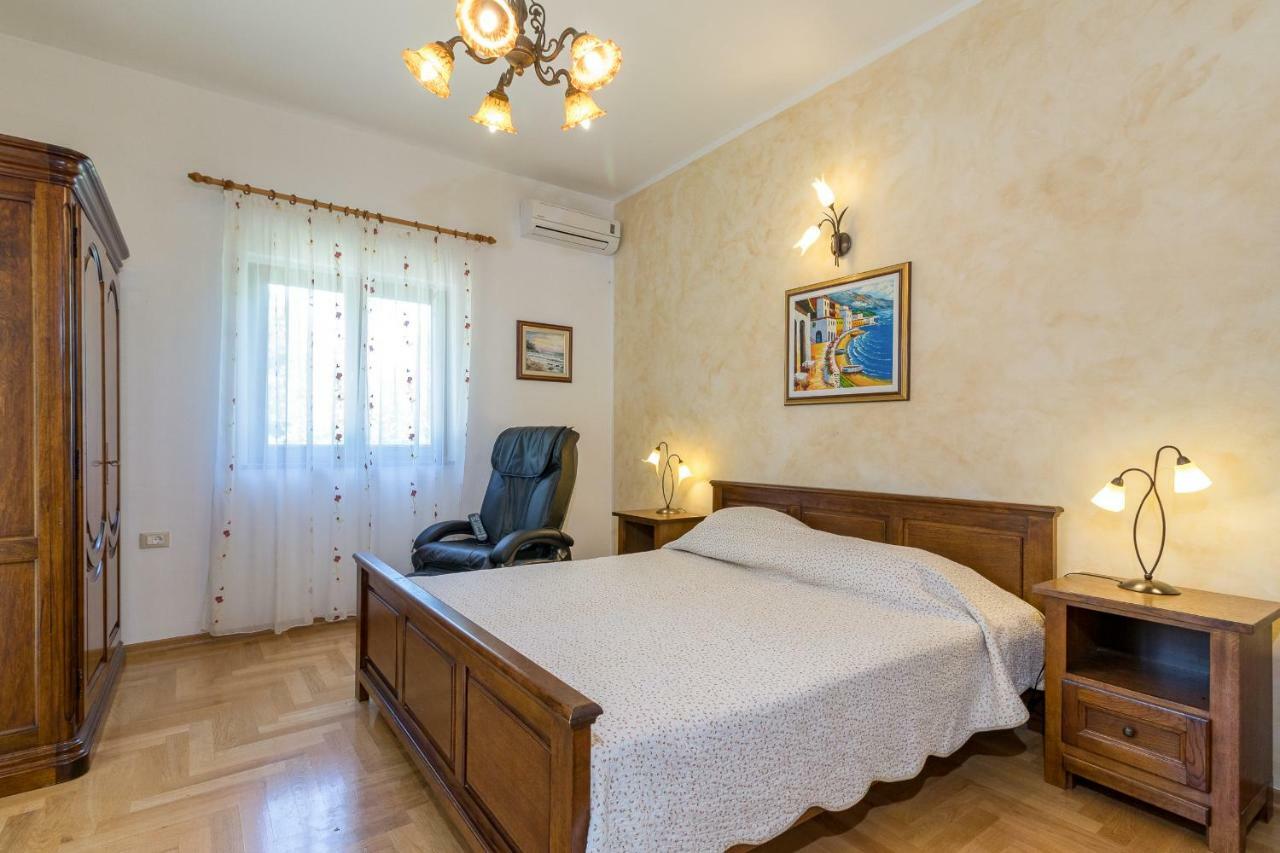 Holiday Home Sarita Sisan Exterior photo