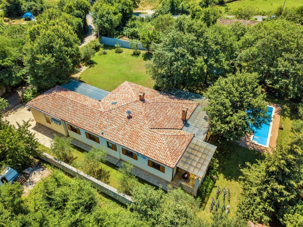 Holiday Home Sarita Sisan Exterior photo