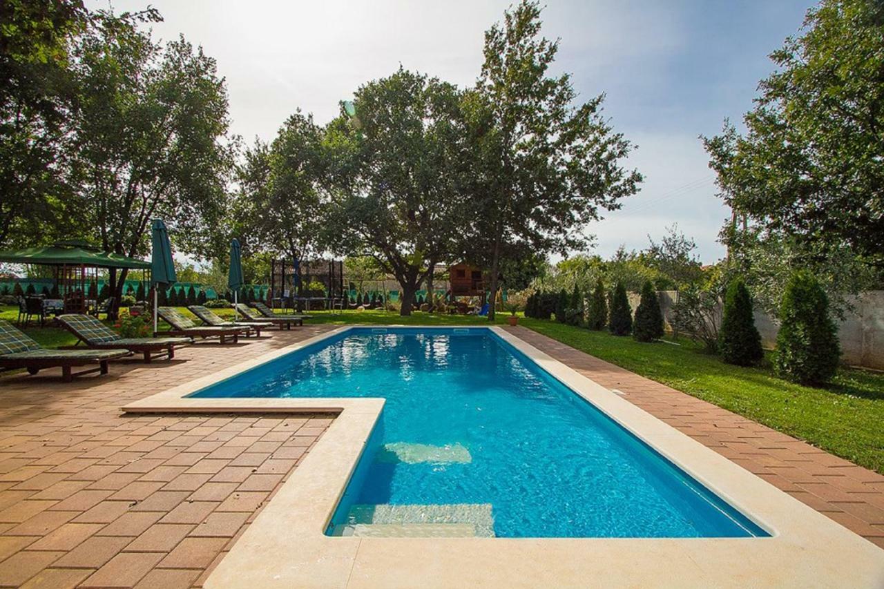 Holiday Home Sarita Sisan Exterior photo