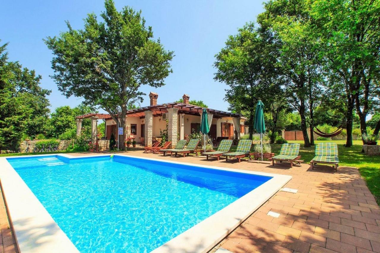 Holiday Home Sarita Sisan Exterior photo