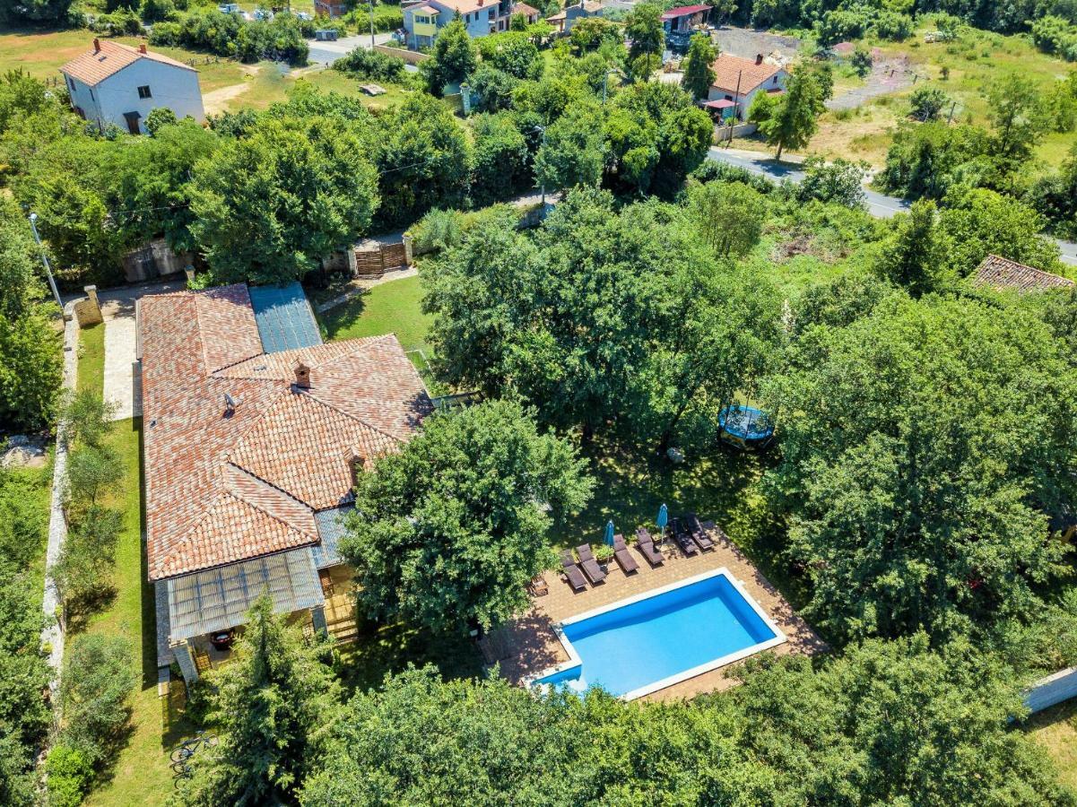 Holiday Home Sarita Sisan Exterior photo